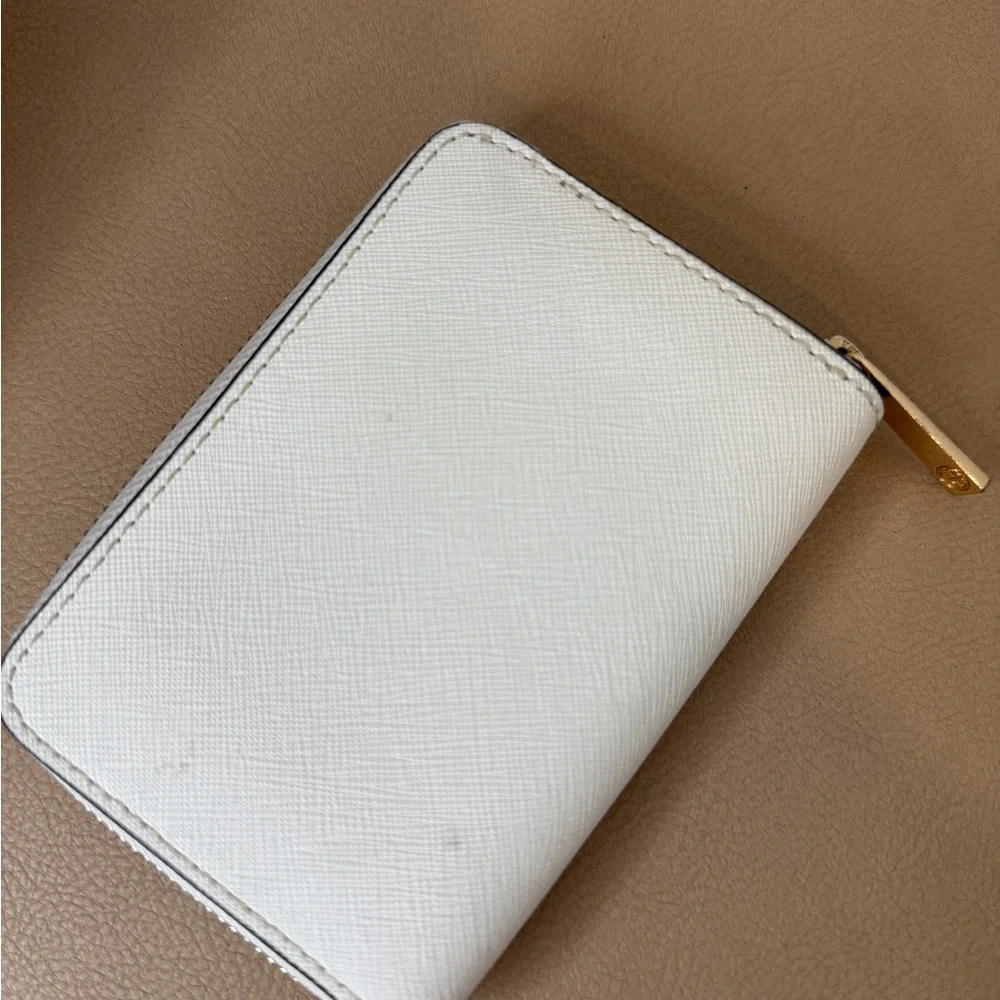 Tory Burch White Saffiano Zip Wallet with Gold Logo - Picture 2 of 3